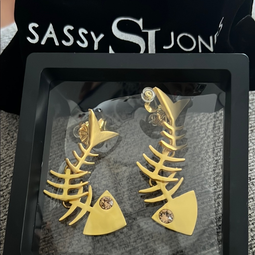 Sassy Jones Caicos herring Fishbone Earrings
